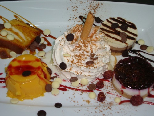 Restaurante La Plaza Surtido de Postres Caseros